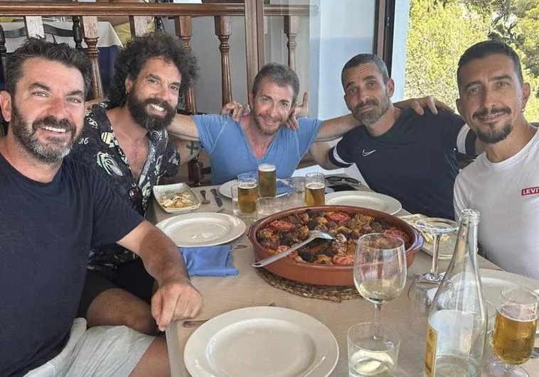 Pablo Motos y Arturo Valls se dejan ver en este conocido restaurante de Alicante