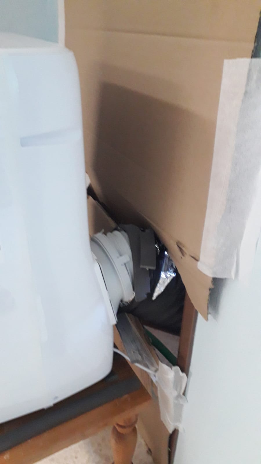 Imagen secundaria 1 - Estado que presenta actualmente la climatización en la base del SAMU de Dénia,