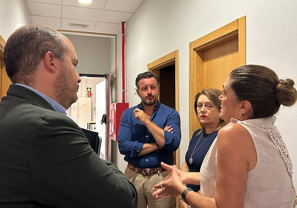 Reunión del gobierno de Elche para el reparto de las competencias.