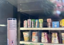 Los vápers para mayores de 18 que se ofrecen en la nueva máquina 'vending' de la Plaza Séneca de Alicante.