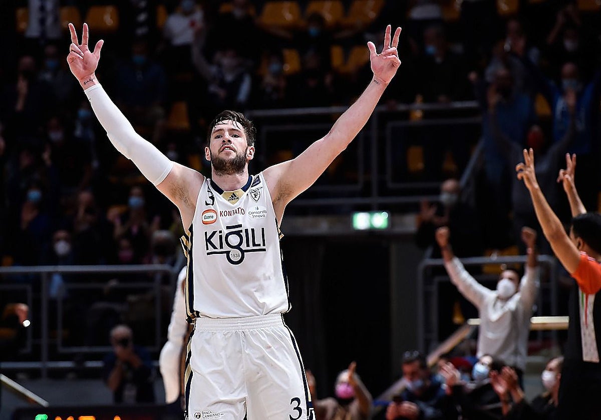 Gudmundsson celebra un triple