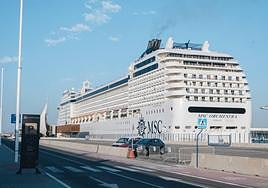 Un crucero de MSC en la terminal de Alicante.