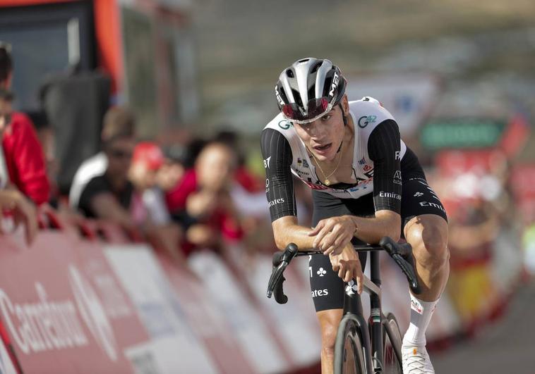 El ciclista español Juan Ayuso, del equipo UAE Team Emirates, al término de la sexta etapa de la Vuelta a España.