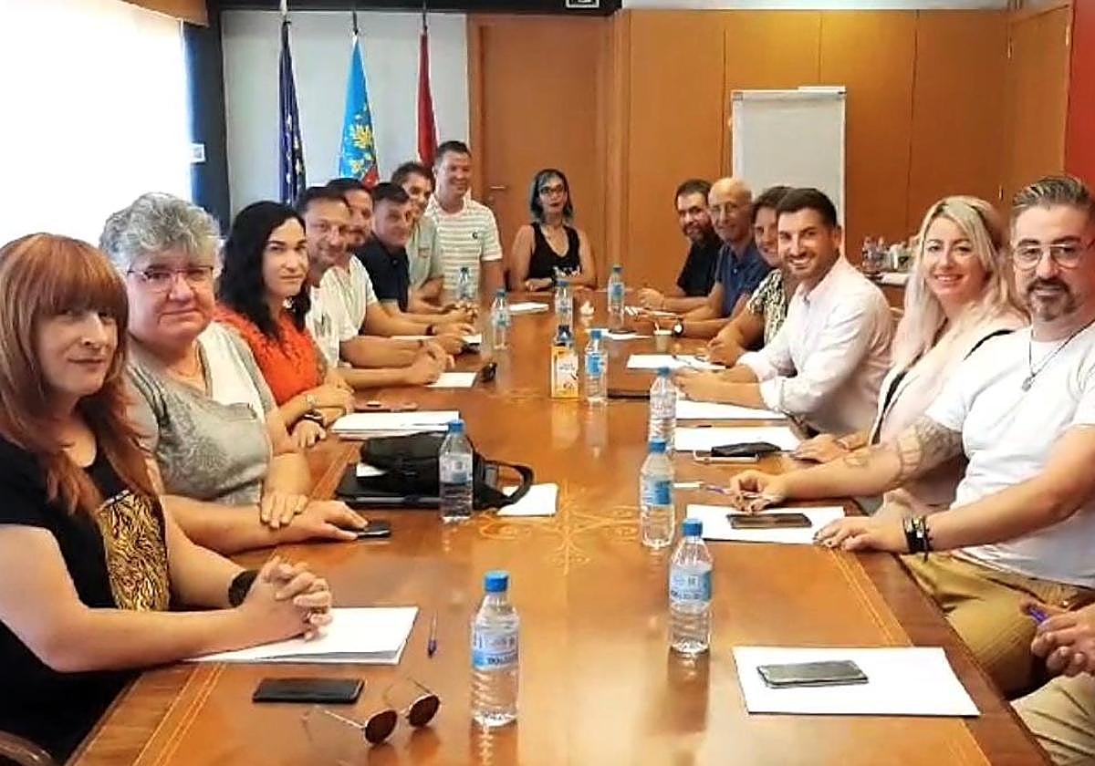 El director de Diversidad ha liderado la primera reunión conjunta que se produce entre el Consell y las asociaciones y federaciones de la provincia de Alicante.
