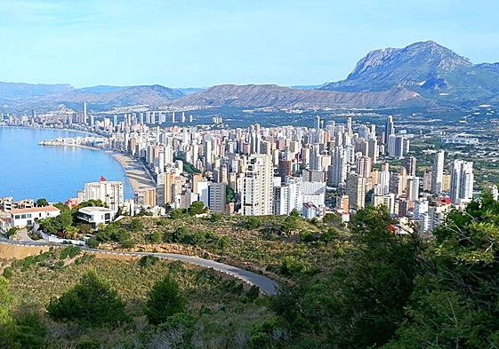Imagen de Benidorm tomada desde el Parc Natural de la Serra Gelada