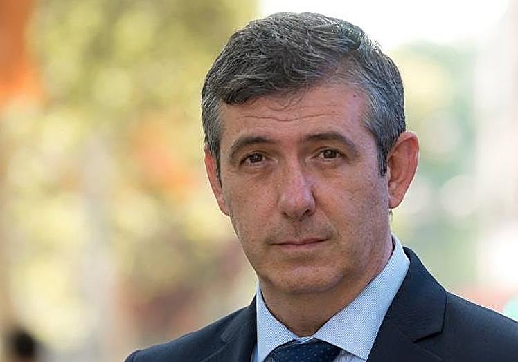 Imagen principal - Agustín Carrilero, director de ESIC del Campus de la Comunidad Valenciana