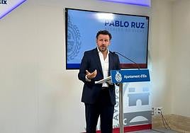 Pablo Ruz, alcalde de Elche, durante la comparecencia tras la reunión con el ministro de Cultura, Miquel Iceta