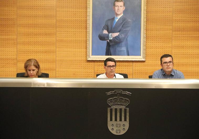 El gobierno de San Vicente se compromete a agilizar el nuevo contrato de basuras para adjudicarlo en 2025