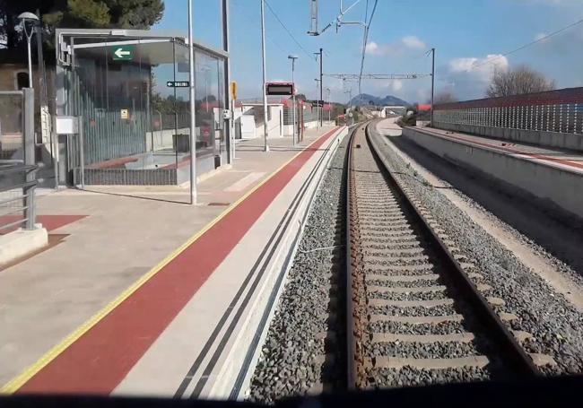 Tramo nuevo de La Encina y Xàtiva en su paso por una de las estaciones