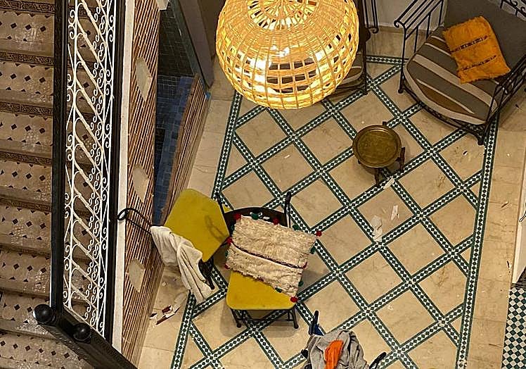 Imagen principal - El interior del riad donde se alojaban Marhuenda y sus amigos