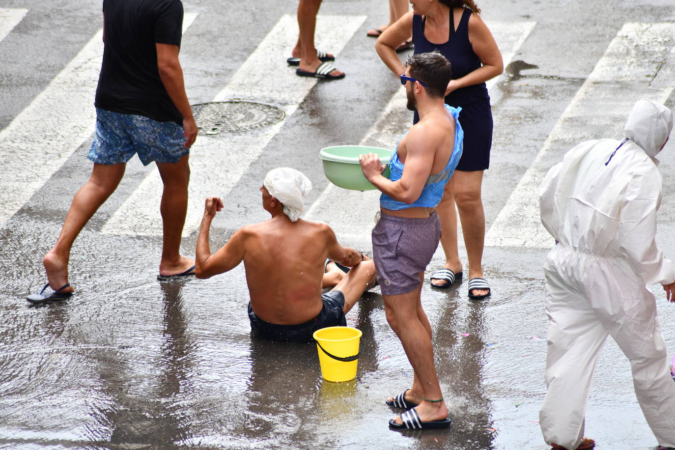 El Raval Roig despide sus fiestas con la tradicional Poalà