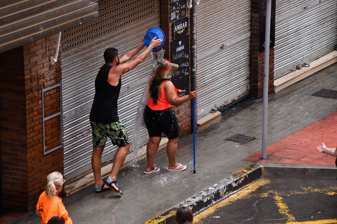El Raval Roig despide sus fiestas con la tradicional Poalà