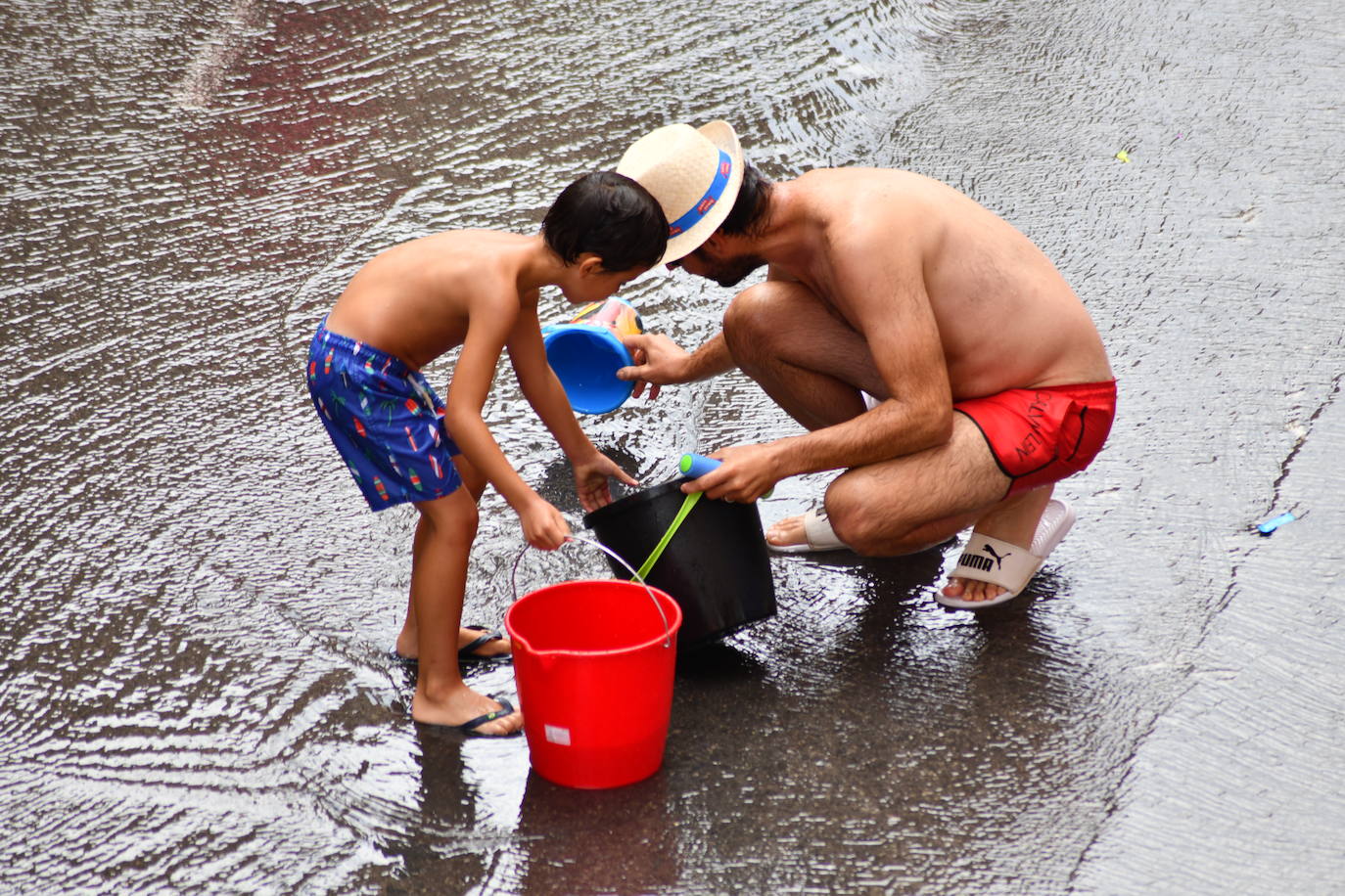 El Raval Roig despide sus fiestas con la tradicional Poalà