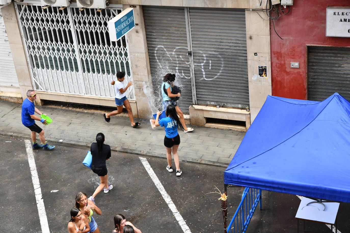 El Raval Roig despide sus fiestas con la tradicional Poalà