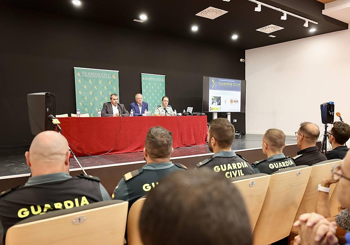 Imagen del acto de presentación de la campaña de seguridad en el Auditorio Periodista Ángel María Boronat de Aspe.