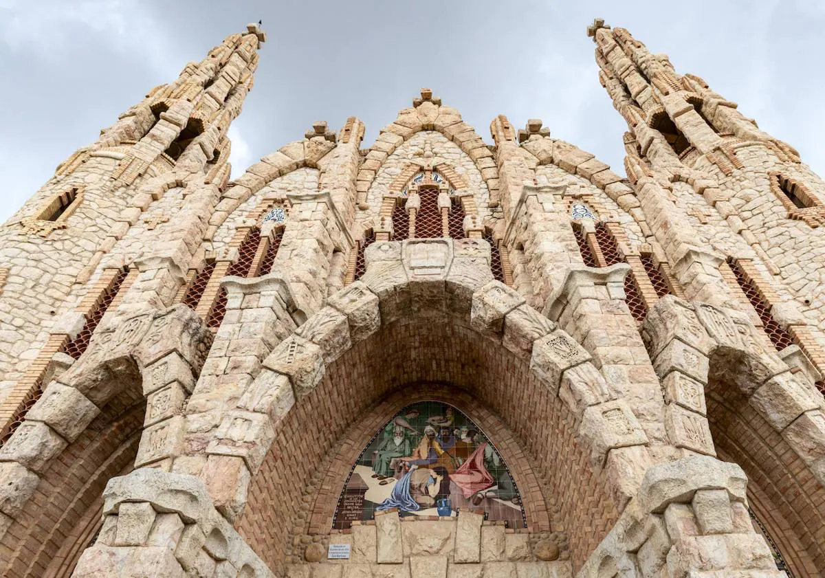 Imagen principal - Detalles del Santuario de Santa María Magdalena. 