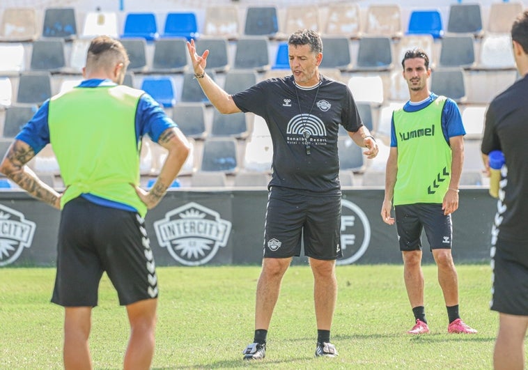 Sandroni avisa: «Es pronto para tener prisa, la liga del Intercity está en casa»