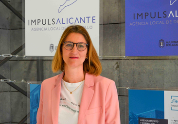 Mari Carmen de España pide comparecer en el pleno por el curso de Tarot de la Escuela de Talento Femenino