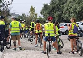Ciclistas en el recorrido de las Torres de la Huerta.