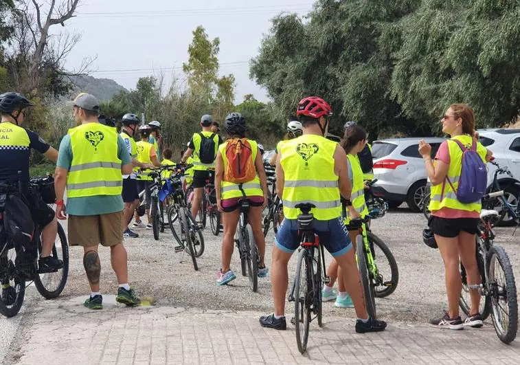 Ciclistas en el recorrido de las Torres de la Huerta.