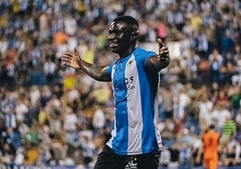 Marcos Mendes celebra el 2-0 ante el Torrent