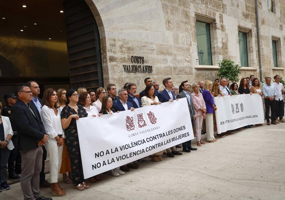 Por primera vez, se han visto dos pancartas en Les Corts