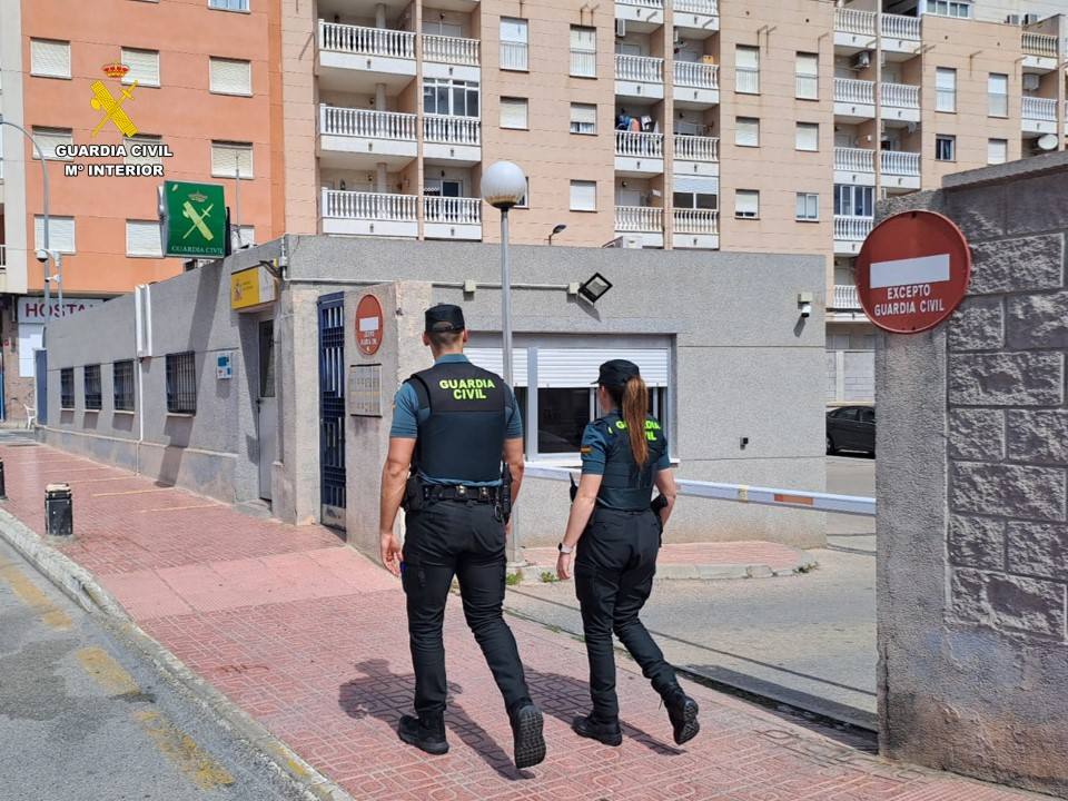Agentes de la Guardia Civil de Torrevieja