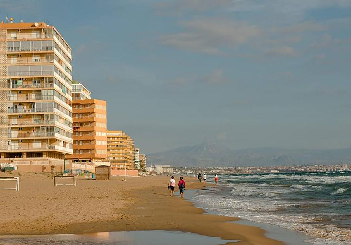 La playa de los Arenales del Sol de Elche