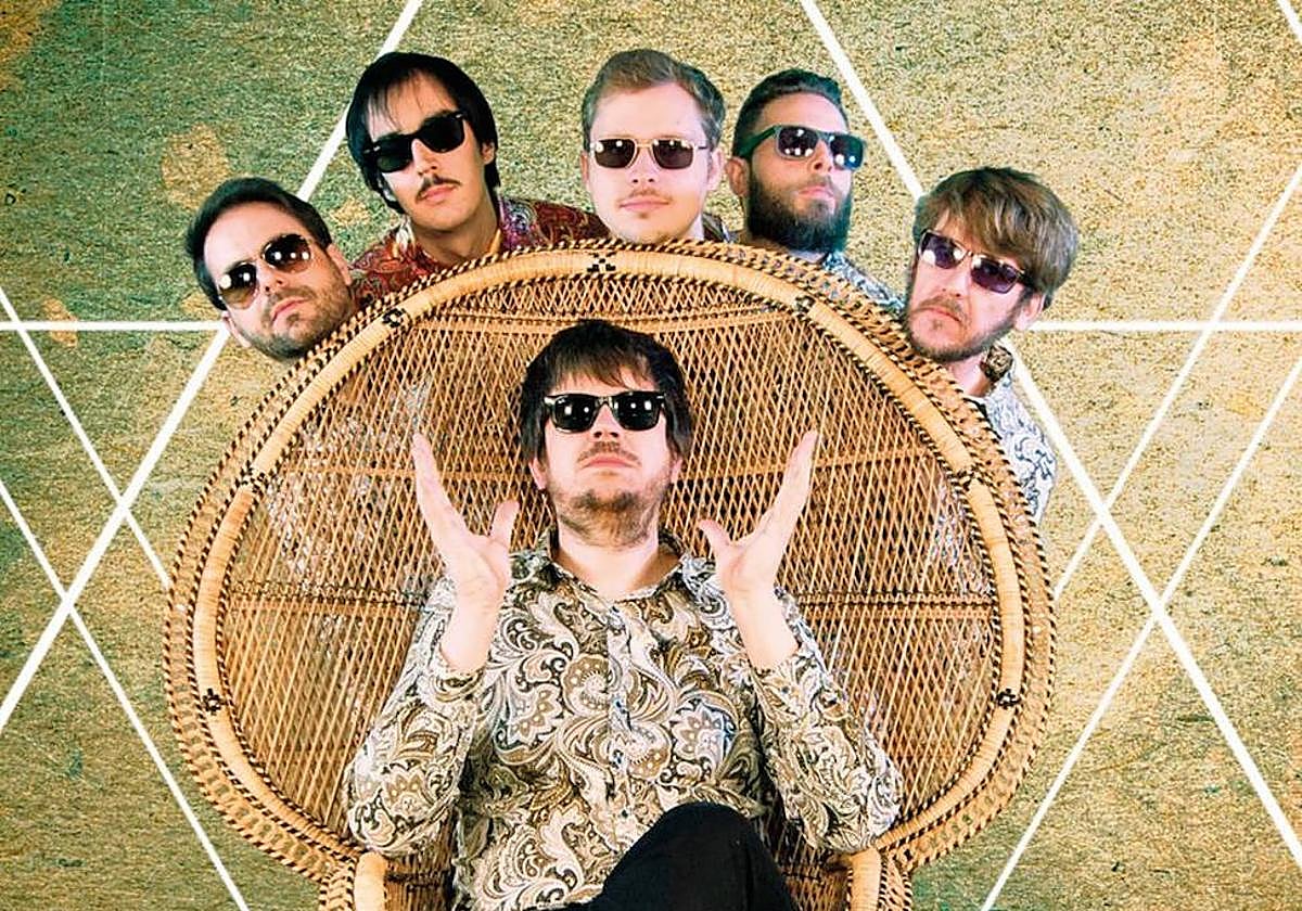 Cartel del grupo Los mejillones tigre.