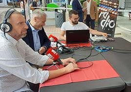 El rector de la UMH junto al alcalde alteano en un programa de Radio UMH