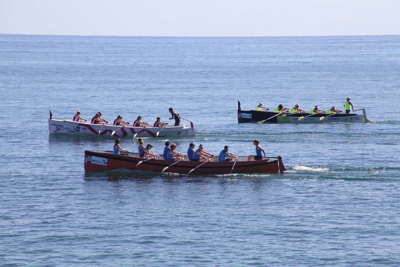 Una carrera de remos para luchar contra el cáncer de mama en Dénia