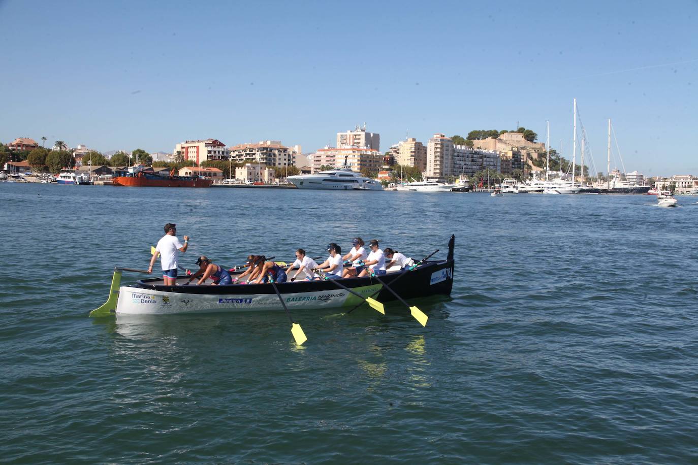 Una carrera de remos para luchar contra el cáncer de mama en Dénia