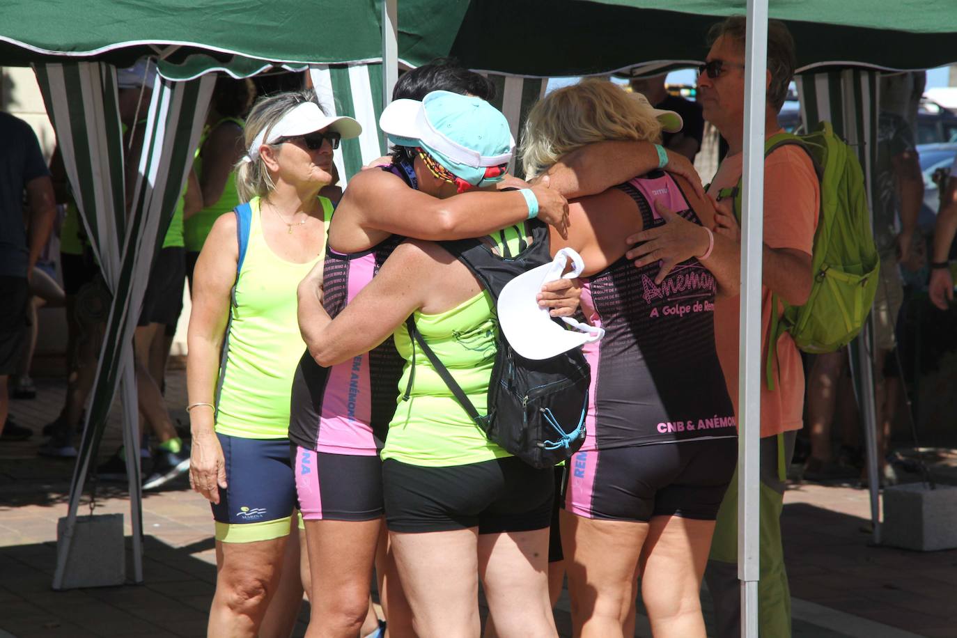 Una carrera de remos para luchar contra el cáncer de mama en Dénia