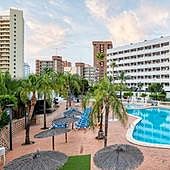 Turisme premia a la cadena hotelera de Benidorm Poseidón por sus 95 años de historia