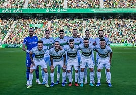 San Román posa con el once inicial ante el Levante