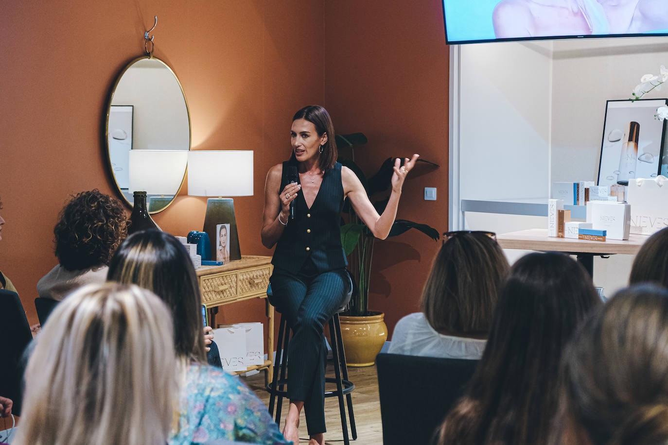 Nieves Álvarez presenta en Alicante su nueva línea de belleza