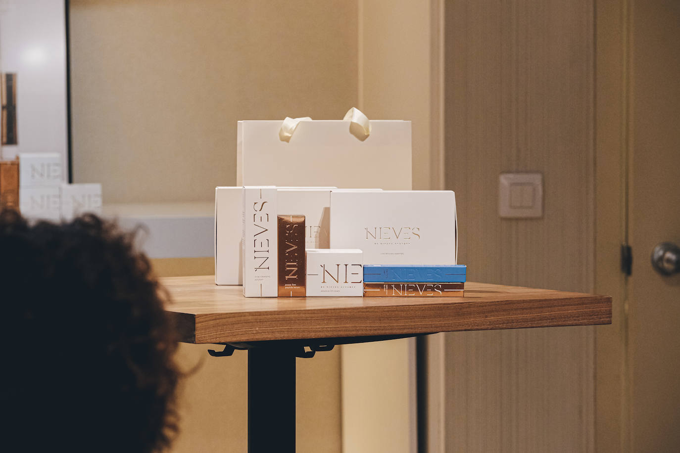 Nieves Álvarez presenta en Alicante su nueva línea de belleza