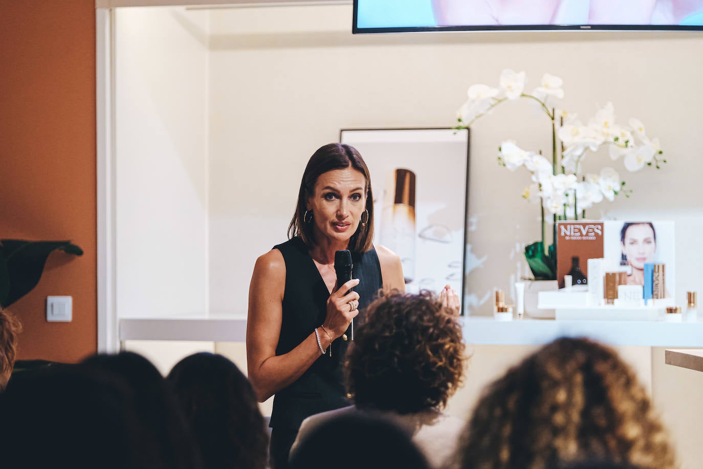 Nieves Álvarez presenta en Alicante su nueva línea de belleza