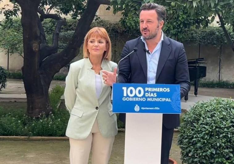 La teniente de alcalde de Elche, Aurora Rodil, junto al alcalde, Pablo Ruz.