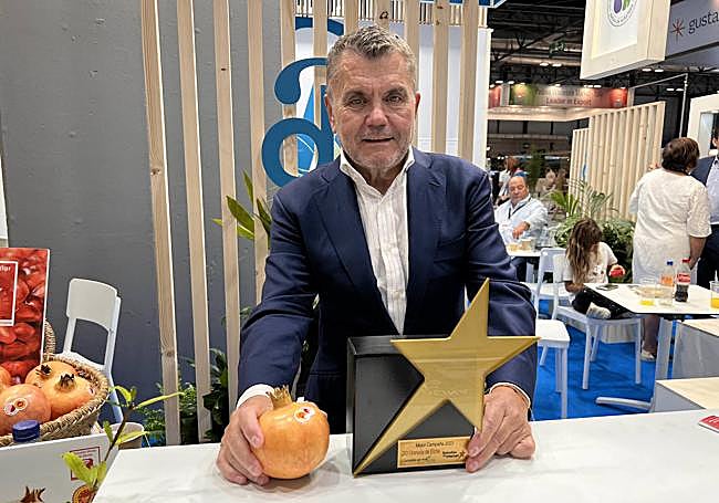 El presidente de la DOP, Francisco Oliva recoge el galardón