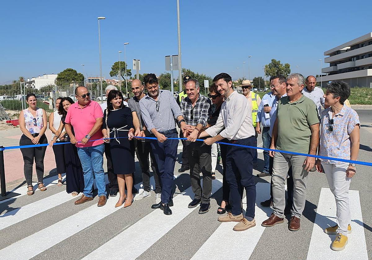 La Corporación municipal inaugura de manera simbólica el nuevo sector urbanístico.