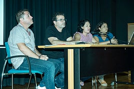 La presidenta de la Femmicc, Sonia Pérez, junto a miembros de la junta y el edil de Fiestas de Dénia.
