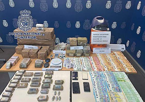 Hachís y dinero intervenido por la Policía Nacional