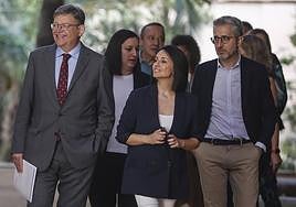 El secretario general del PSPV-PSOE y presidente del Grupo Parlamentario Socialista en Les Corts, Ximo Puig; la síndica del PSPV en Les Corts, Rebeca Torró, y el conseller de Hacienda y Modelo Económico, Arcadi España,
