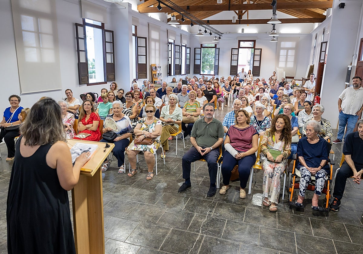 Imagen del multitudinario acto de presentación del libro