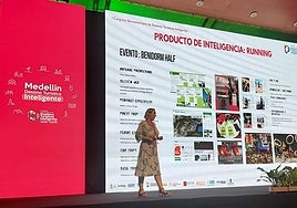 Leire Bilbao durante su exposición en Medellín