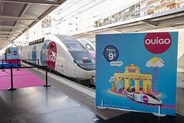 Dos de los trenes de Ouigo en la terminal de Alicante.