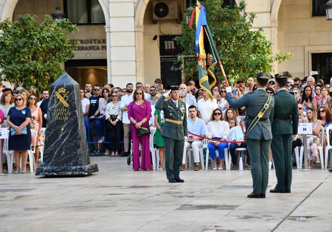 Acto de la Guardia Civil de Alicante en el Día del Pilar.