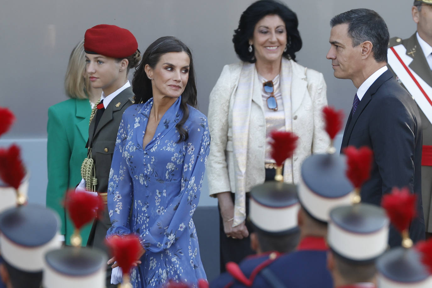 La reina Letizia lució un vestido de Juan Vidal.