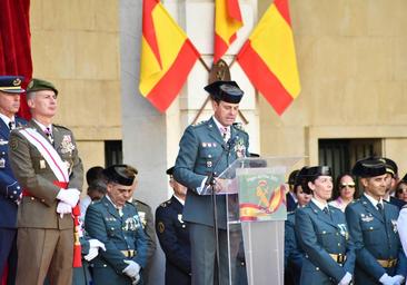 La Guardia Civil de Alicante carga contra la violencia de género y sexual en el Día del Pilar